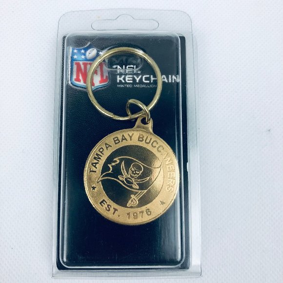 Tampa Bay Buccaneers Minted Medallion NFL Keychain The Highland Mint - Picture 1 of 5
